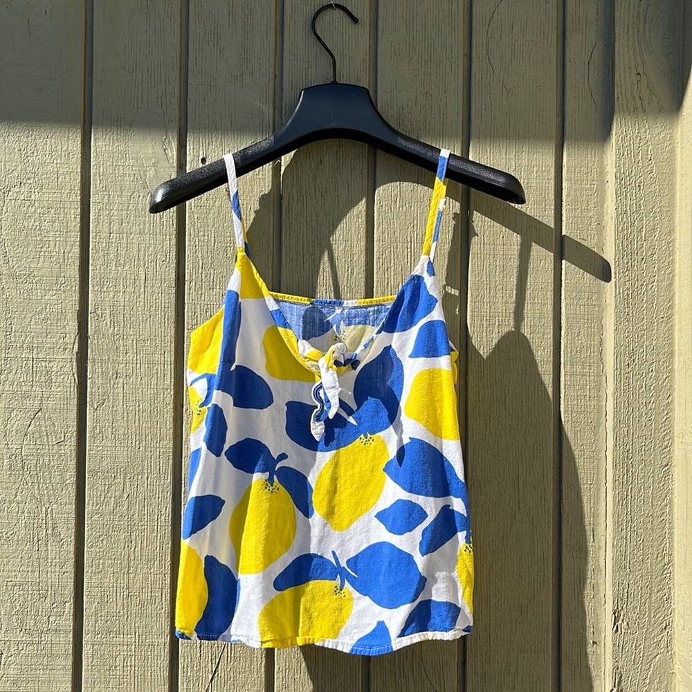 Beautiful cotton top with lemon design🍋